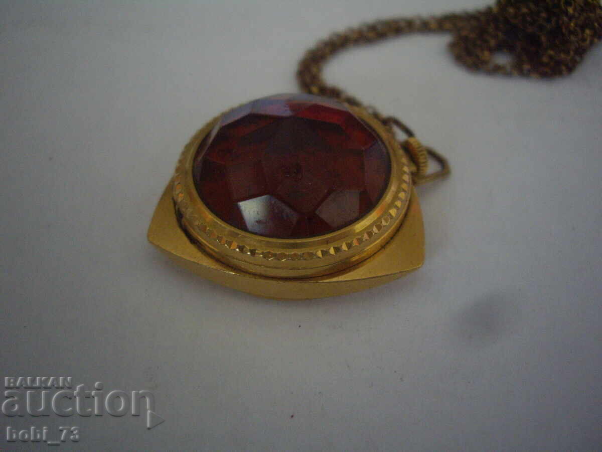 Ceas rusesc de damă, placat cu aur, de gât cu preț 80.00 BGN | € 40.90 Ceas rusesc de damă, placat cu aur, de gât cu preț 80.00 BGN | € 40.90