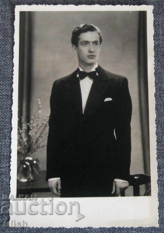 Личен фото архив тенора Никола Николов с цена 100.00 лв. | € 51.13