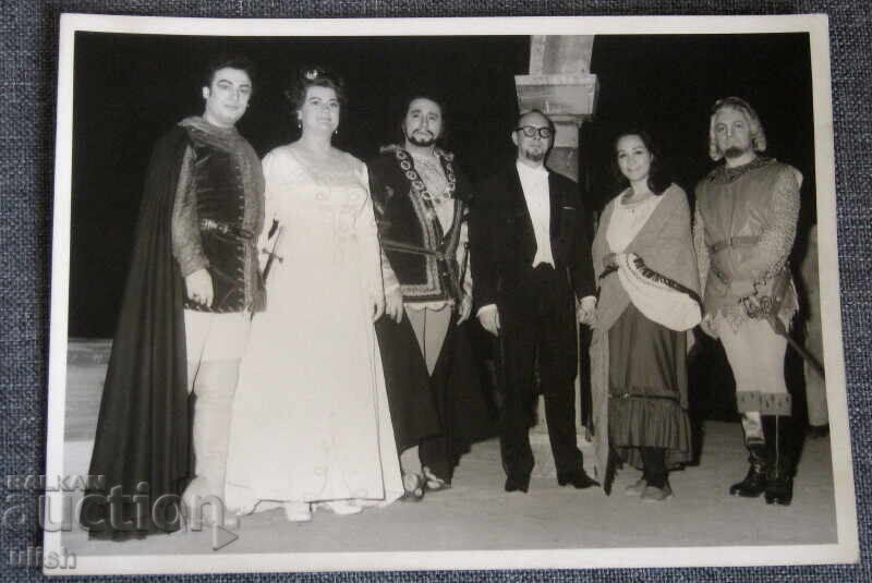 Доставка на Личен фото архив тенора Никола Николов