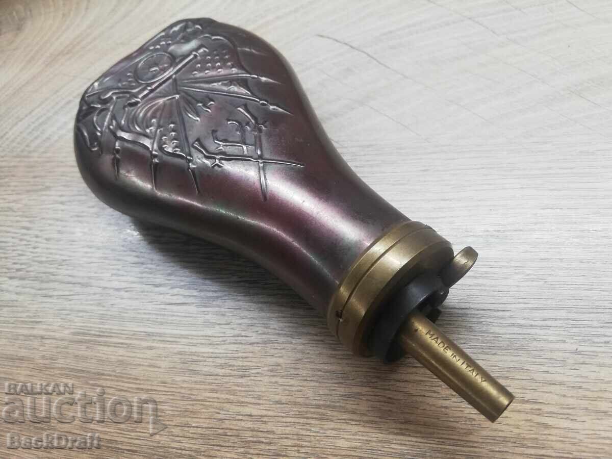 Релефна медна барутница,паласка, фишеклък, пищов, пушка с цена 160.00 лв. | € 81.81