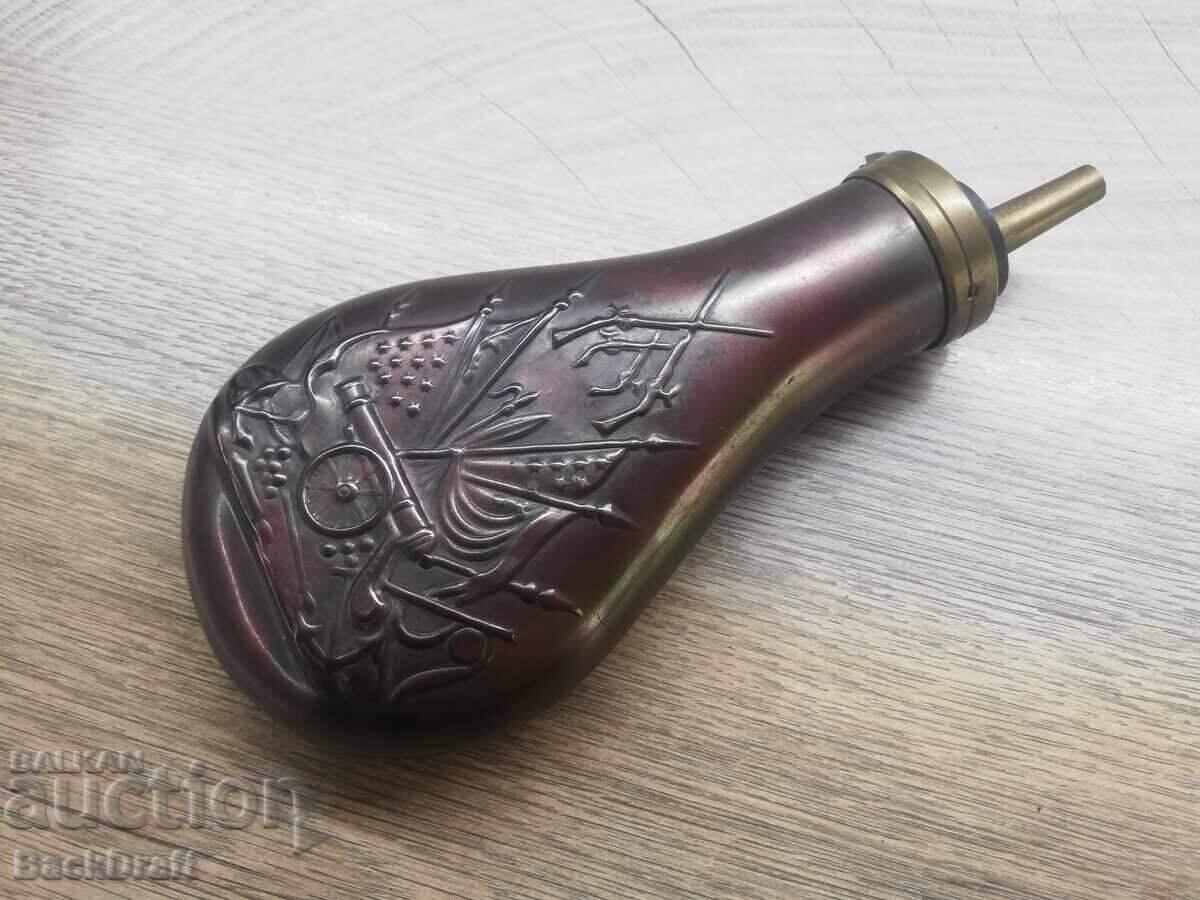 Аукцион Релефна медна барутница,паласка, фишеклък, пищов, пушка