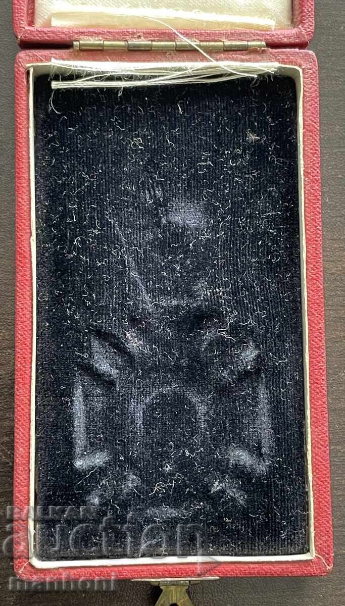 6149 Царство България кутия орден СВ. Александър IV ст.без к с цена 300.00 лв. | € 153.39 6149 Царство България кутия орден СВ. Александър IV ст.без к с цена 300.00 лв. | € 153.39