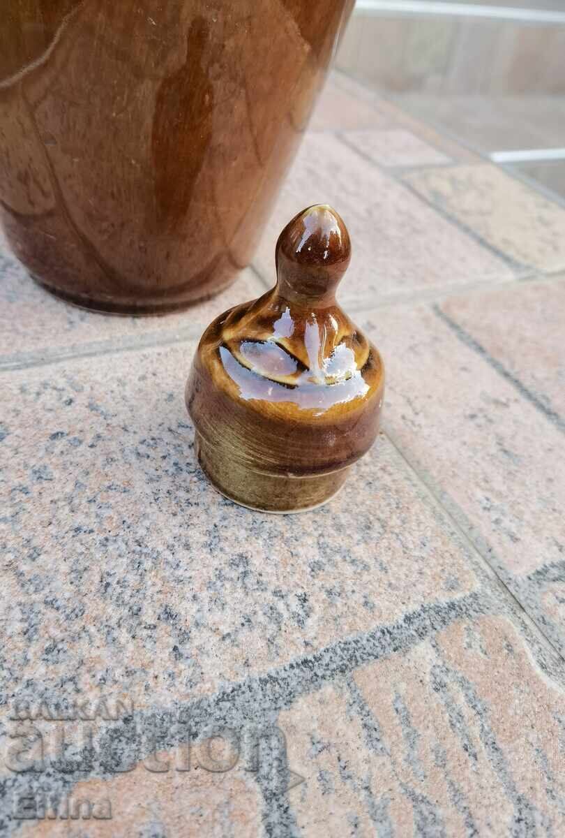 Πωλείται αυθεντικό χειροποίητο κεραμικό σκεύος με καπάκι με τιμή 25.00 BGN | € 12.78