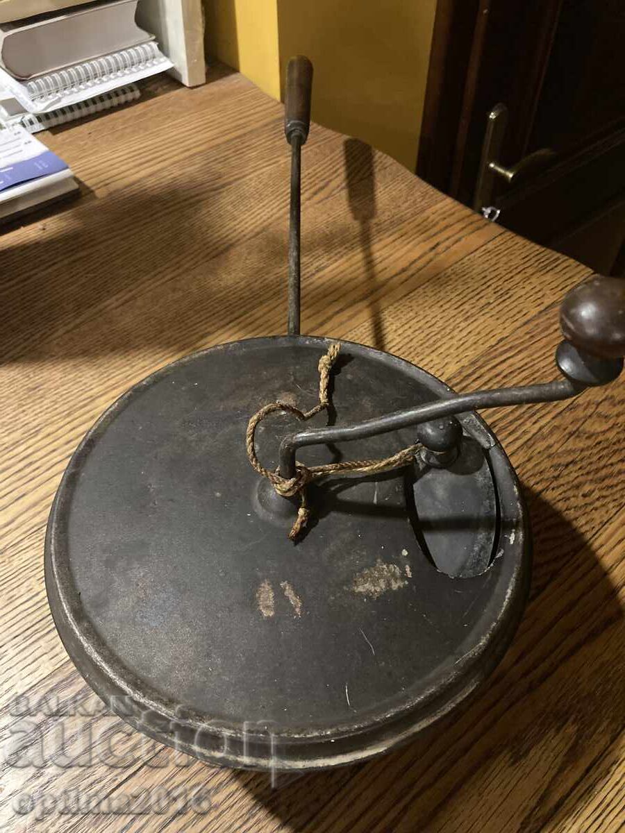 Oală veche de floricele de porumb cu preț 40.00 BGN | € 20.45