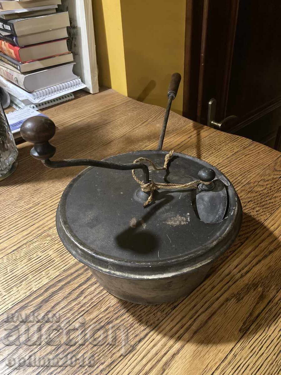 Oală veche de floricele de porumb