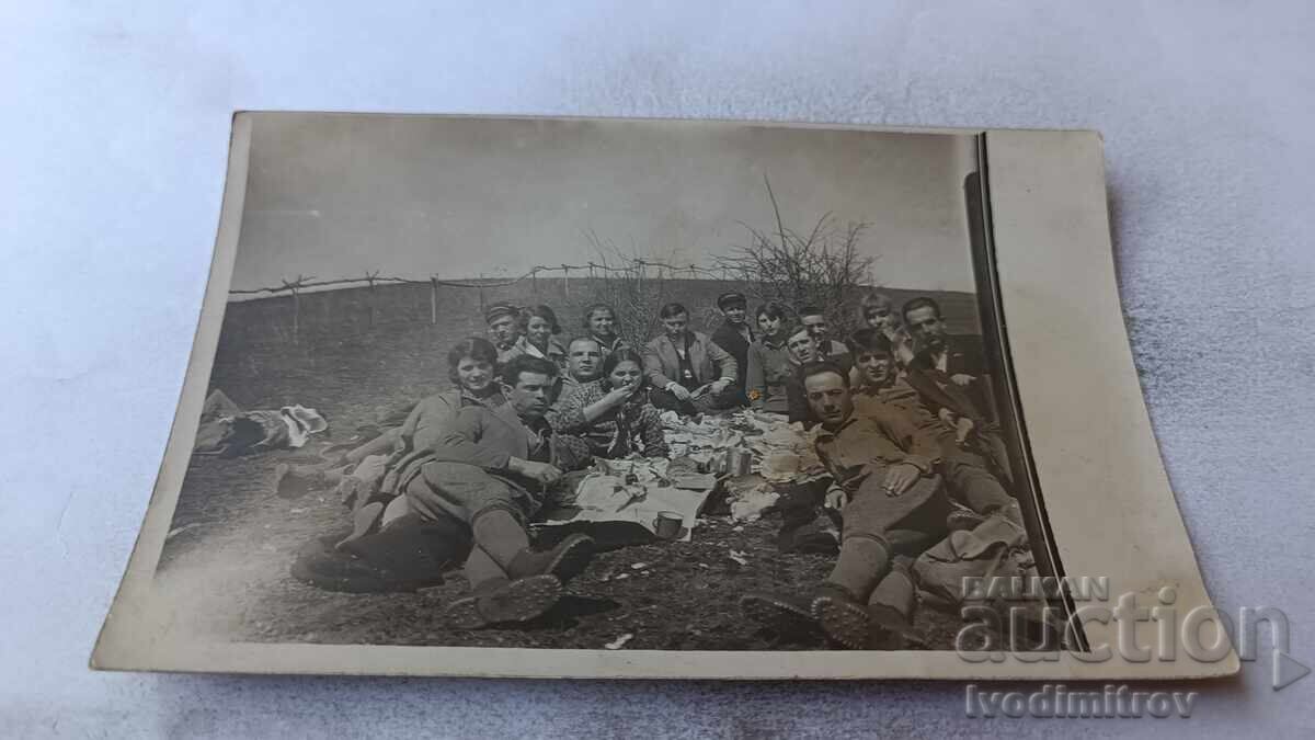 Photo Lyulin Youths and maidens on a picnic 1930