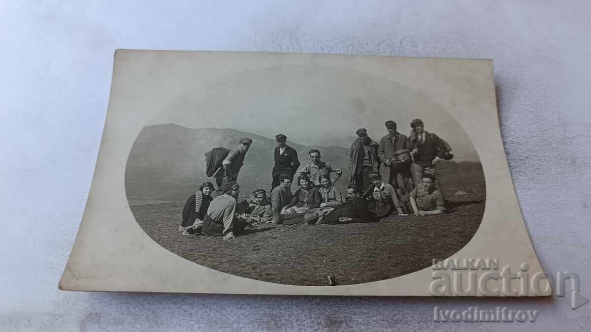 Fotografie Lulin Tineri și tinere la picnic 1930