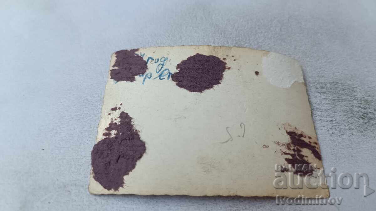 Φωτογραφία Νέοι άνδρες και γυναίκες στο ποτάμι με τιμή 1.85 BGN | € 0.95 Φωτογραφία Νέοι άνδρες και γυναίκες στο ποτάμι με τιμή 1.85 BGN | € 0.95