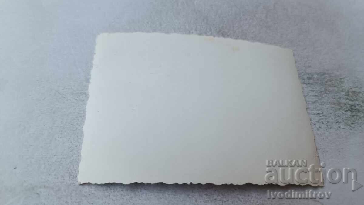 Φωτογραφία Άνδρας και νεαρή γυναίκα στην παραλία με τιμή 1.65 BGN | € 0.84