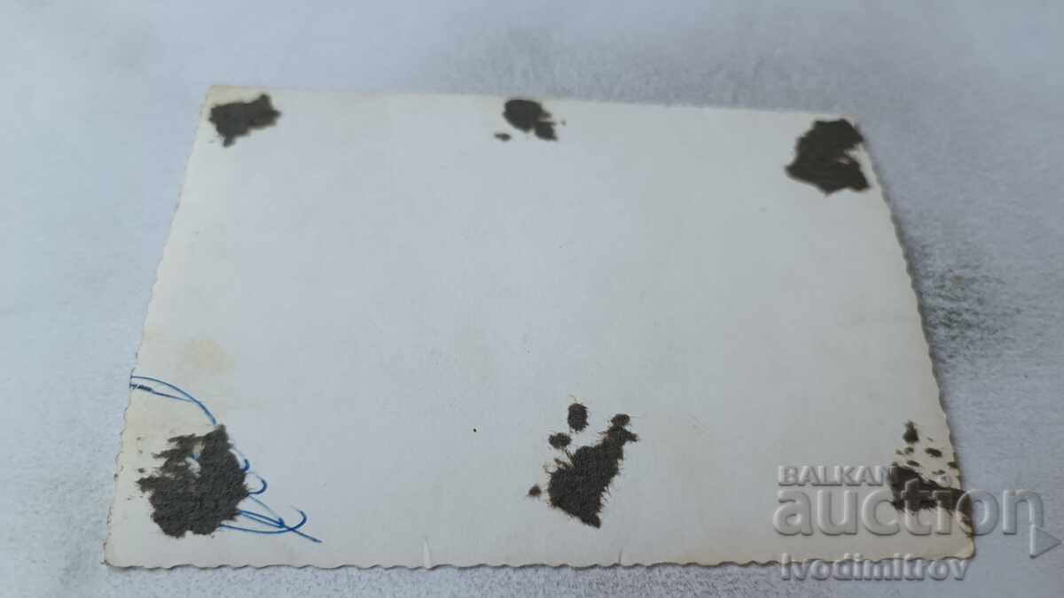 Снимка Трима мъже на плажа с цена 1.85 лв. | € 0.95