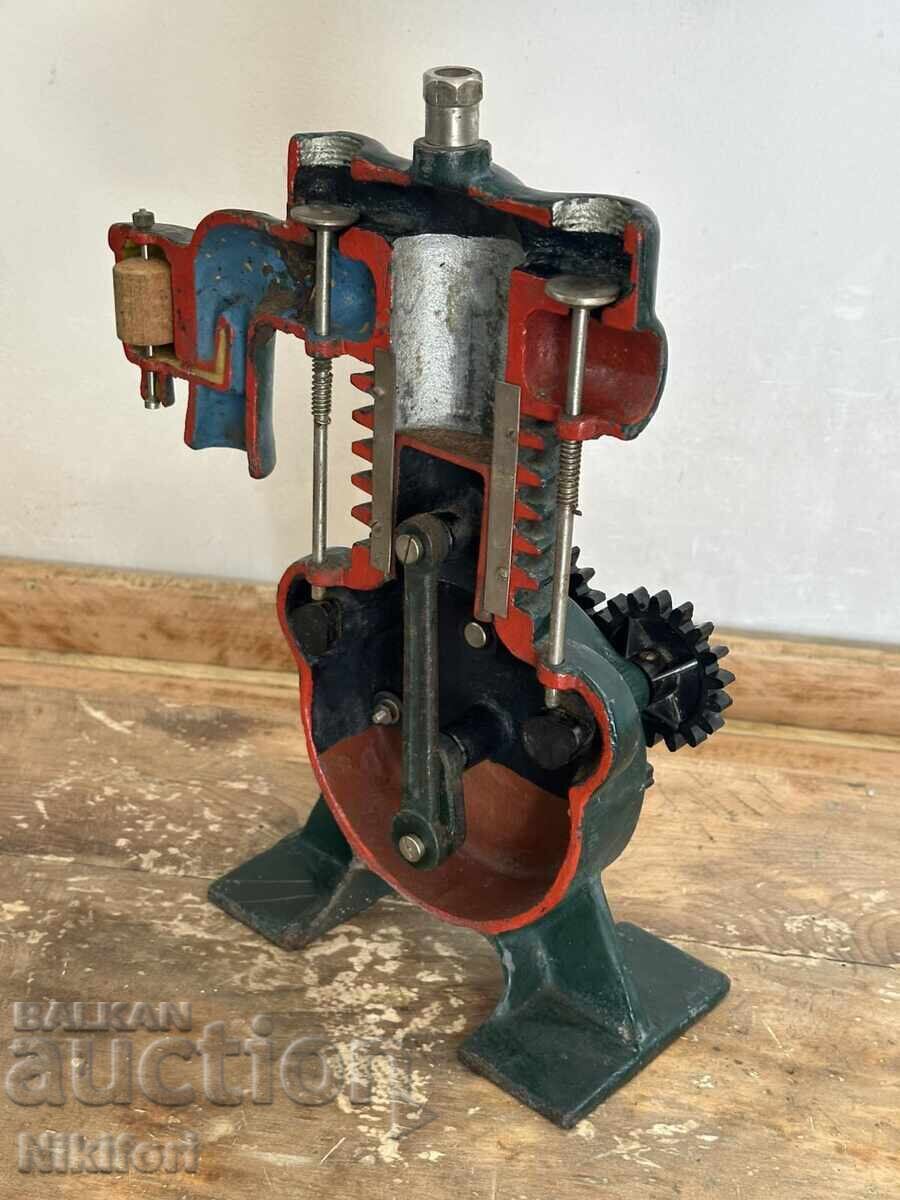 Auction Social Educational Model of an Engine in Section Auction Social Educational Model of an Engine in Section