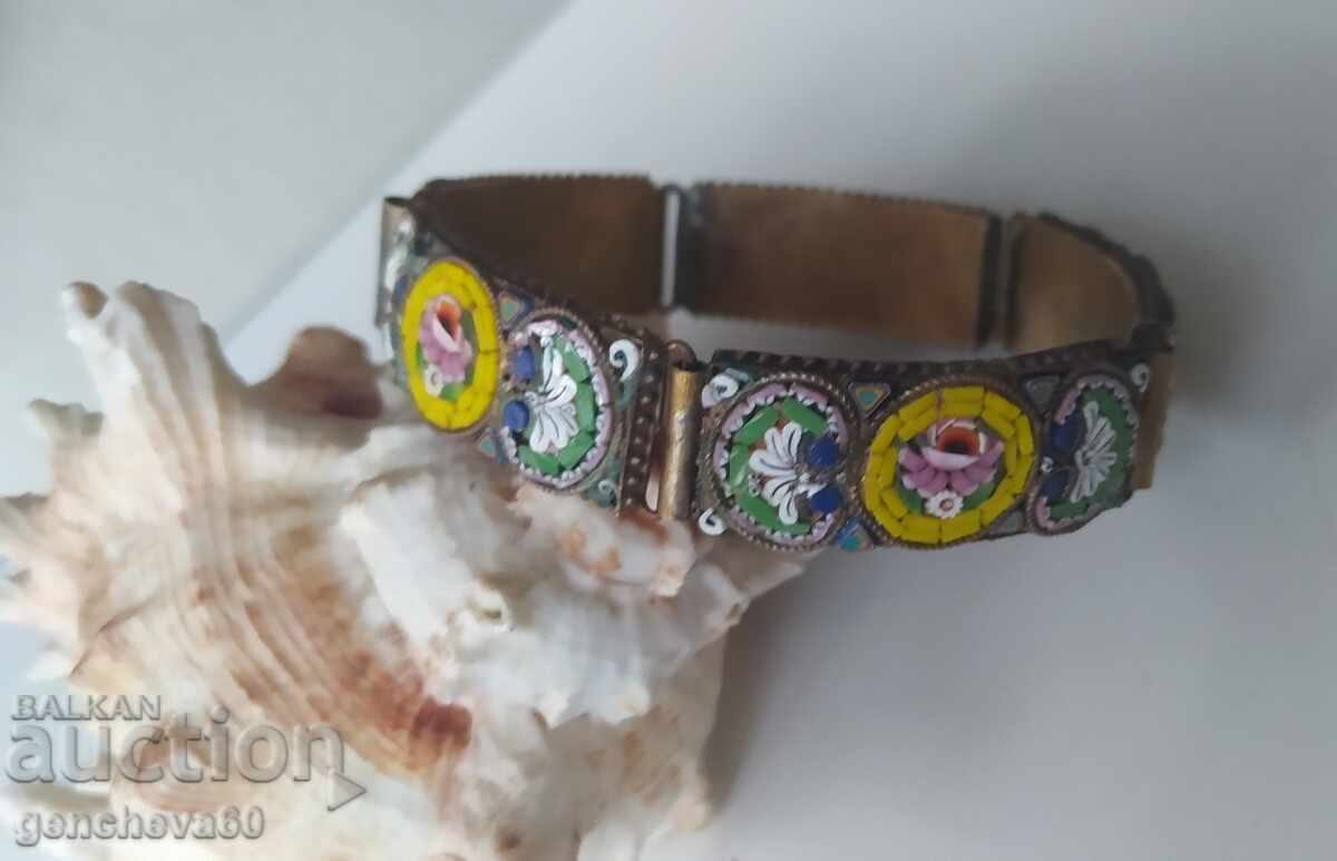 Brățară antică italiană - micromozaic cu motive florale cu preț € 40.00 | 78.23 BGN Brățară antică italiană - micromozaic cu motive florale cu preț € 40.00 | 78.23 BGN