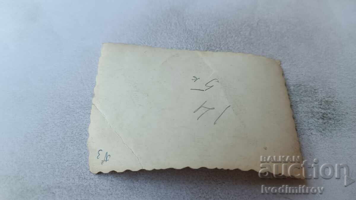 Снимка Млади мъже на пристана с цена 2.15 лв. | € 1.10