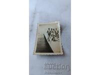 Φωτογραφία Νέων Ανδρών στην προβλήτα