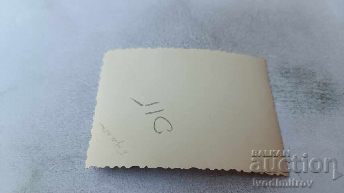 Снимка Двама мъже на плажа с цена 1.85 лв. | € 0.95