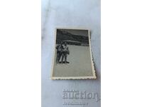 Снимка Двама мъже на плажа