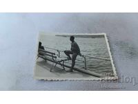 Fotografie Bărbat pe ponton