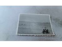 Снимка Китен Трима младежи в морето 1964