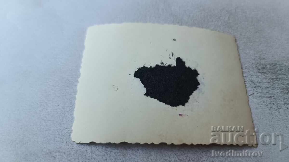 Φωτογραφία Νεαρό κορίτσι στον ποταμό με τιμή 1.65 BGN | € 0.84