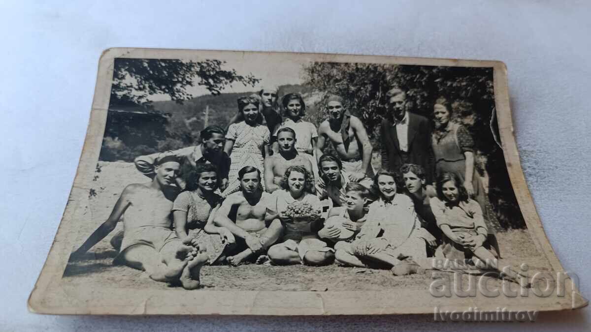 Fotografie Pancharevo Bărbați și fete tinere Fotografie Pancharevo Bărbați și fete tinere