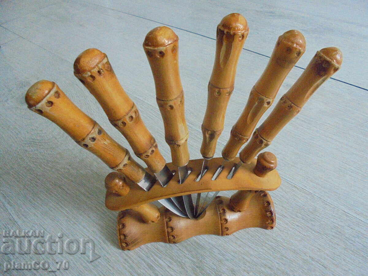 Set of FORON knives with bamboo handles and stand