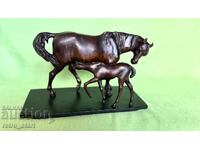 Скулптура, КОБИЛА И НЕЙНОТО ЖРЕБЧЕ, автор: Pierre-jules Mene