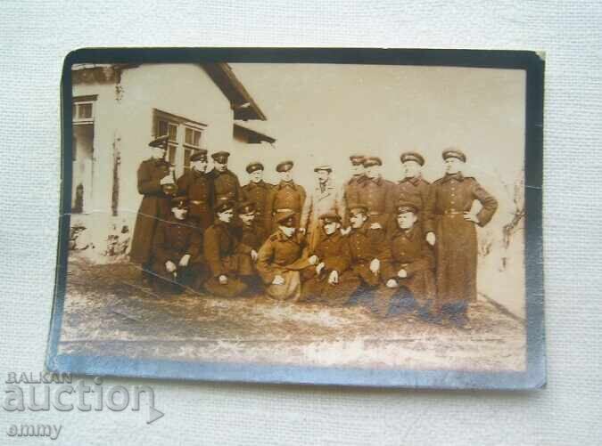 Малка стара снимка - войници, униформи с цена 0.70 лв. | € 0.36