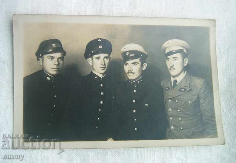 Παλιά φωτογραφία 1940 - άνδρες, ταχυδρομικοί υπάλληλοι, στολές
