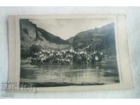 Fotografie veche 1937 - elevi, profesor la Mănăstirea Kapinovo