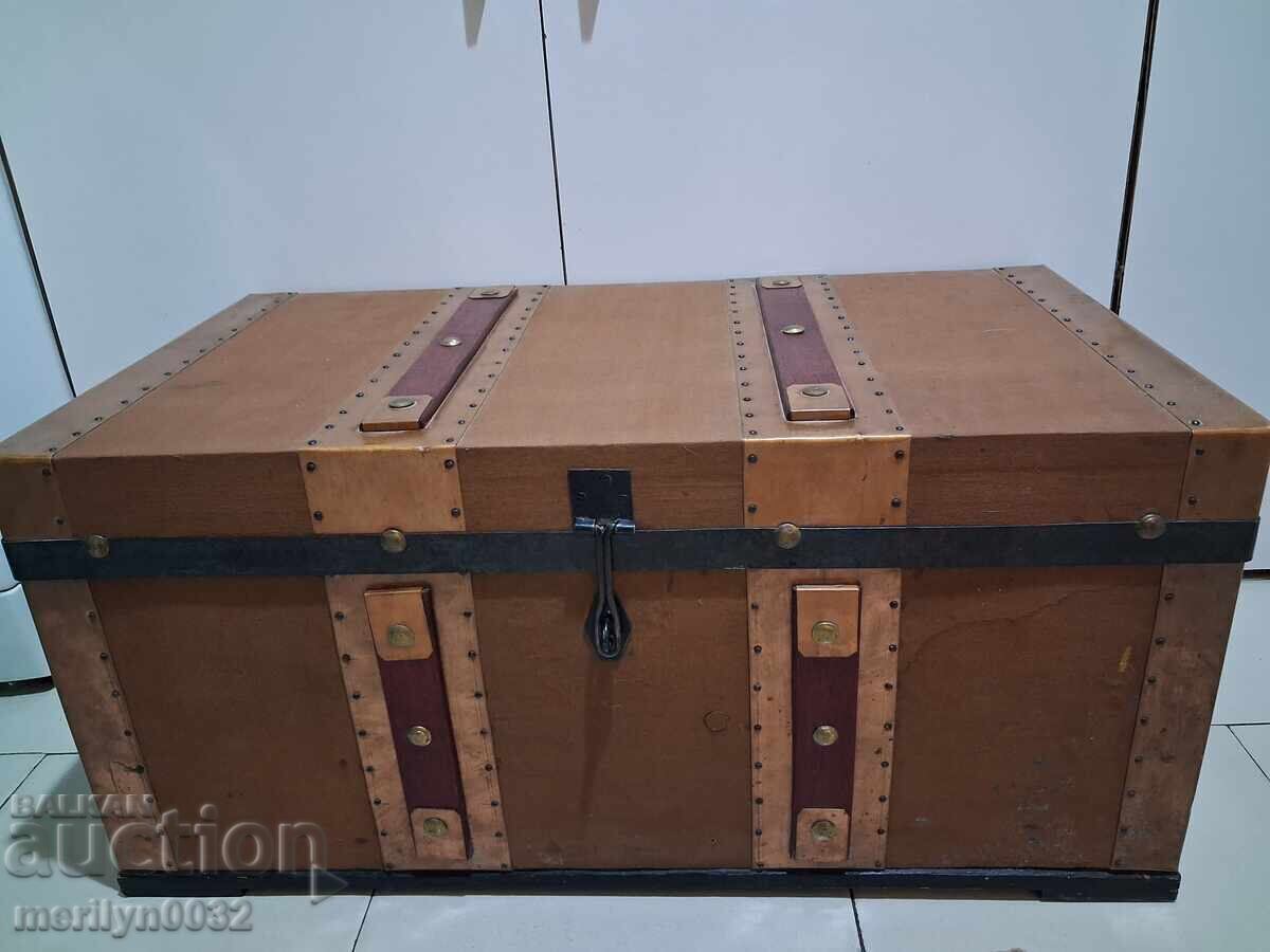 Valiză de călătorie pe CFR, meșter evreu, ladă cu preț 389.00 BGN | € 198.89