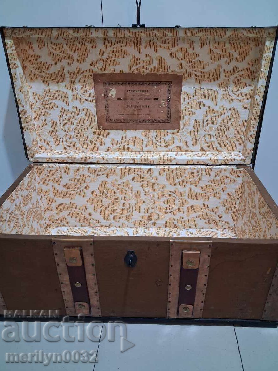 Licitație Valiză de călătorie pe CFR, meșter evreu, ladă