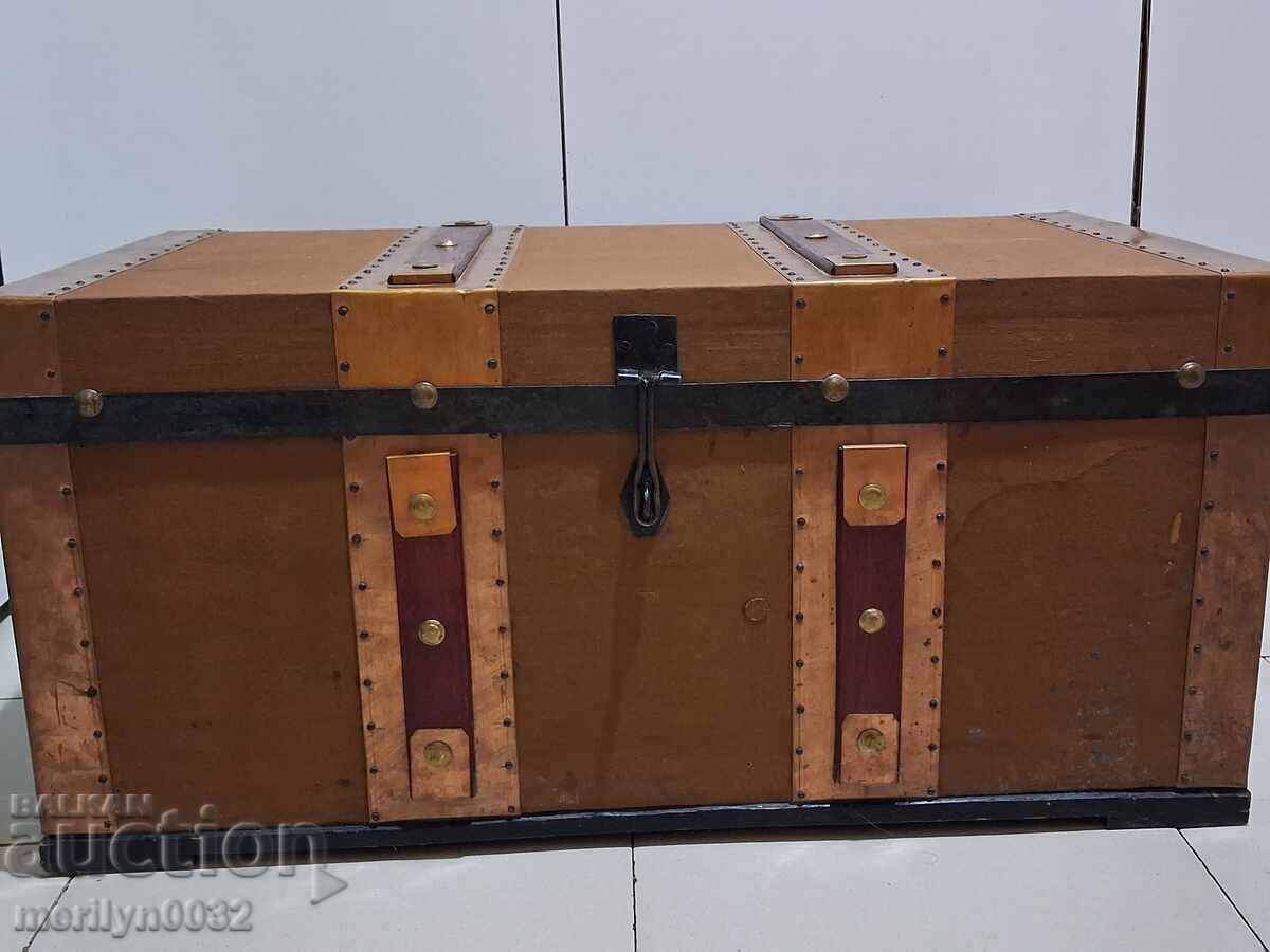 Livrarea Valiză de călătorie pe CFR, meșter evreu, ladă