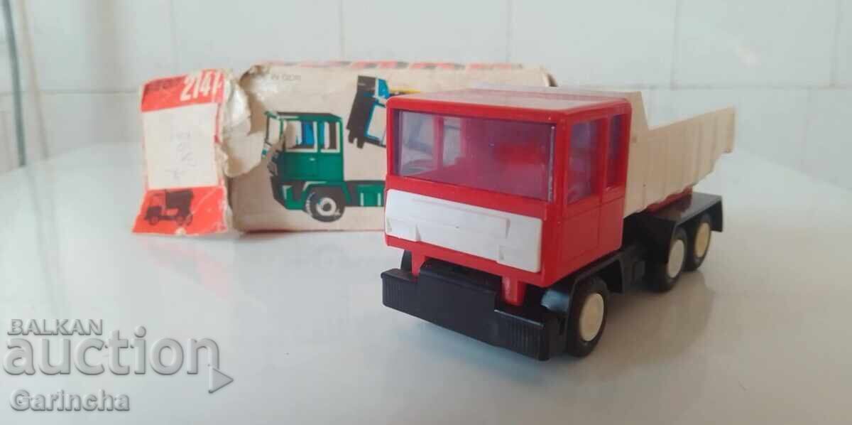 Стара немска играчка Bison GDR с цена 30.00 лв. | € 15.34 Стара немска играчка Bison GDR с цена 30.00 лв. | € 15.34