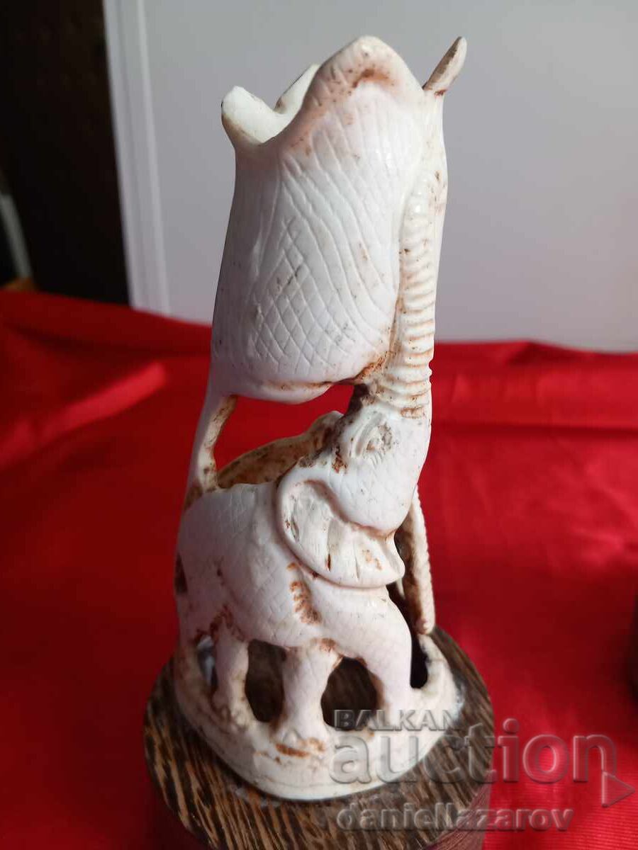 Δημοπρασία Ελεφαντόδοντο αγαλματίδια, ελεφαντάκια και καμηλοπαρδάλεις