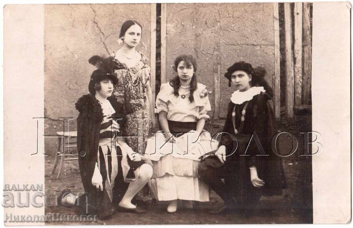 FOTOGRAFIE VECHE CU O TÂNĂRĂ ÎN COSTUM, PIESĂ DE TEATRU E130