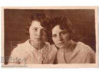 1930 FOTOGRAFIE VECHE SOFIA LIDIA ȘI MARY ÎN COLEGIU E135