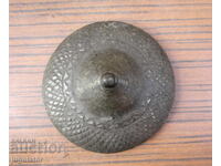 Βουλγαρικό χάλκινο καπάκι από μέλι, από το Σαχάν, πόλη Σμολιάν