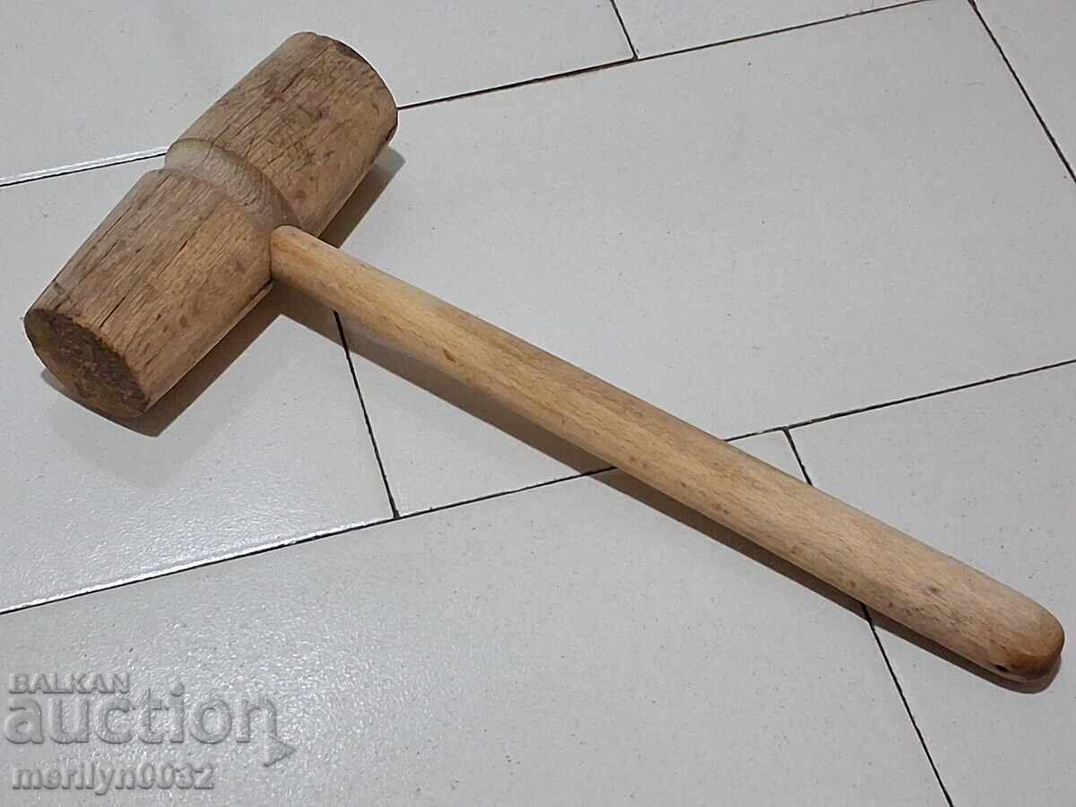 Стар дървен чук, инструмент, пособие с цена 39.00 лв. | € 19.94 Стар дървен чук, инструмент, пособие с цена 39.00 лв. | € 19.94