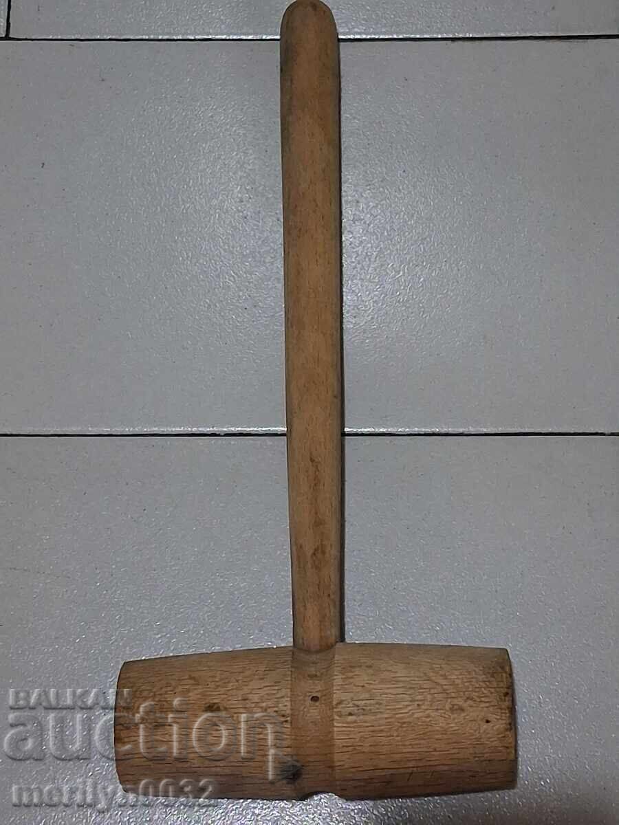 Стар дървен чук, инструмент, пособие Стар дървен чук, инструмент, пособие