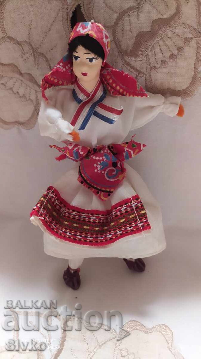 Фигурка етно носия 1