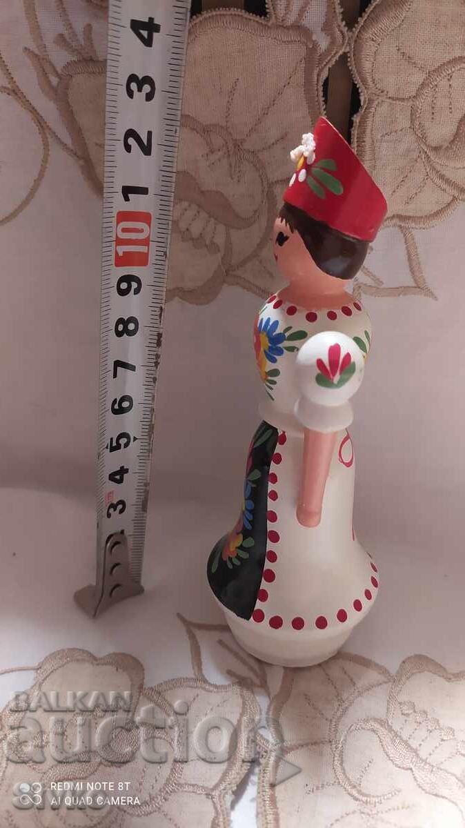 Δημοπρασία Φιγούρα με παραδοσιακή φορεσιά 2