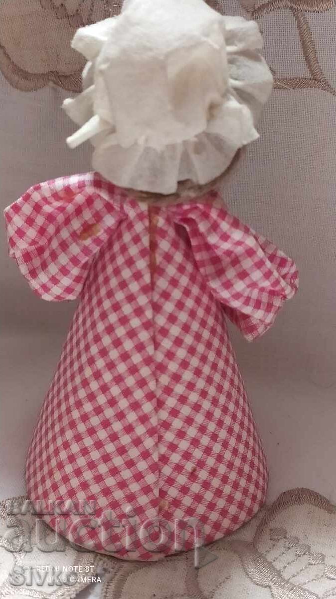 Auction Figurine of ethnic costume 3 Auction Figurine of ethnic costume 3