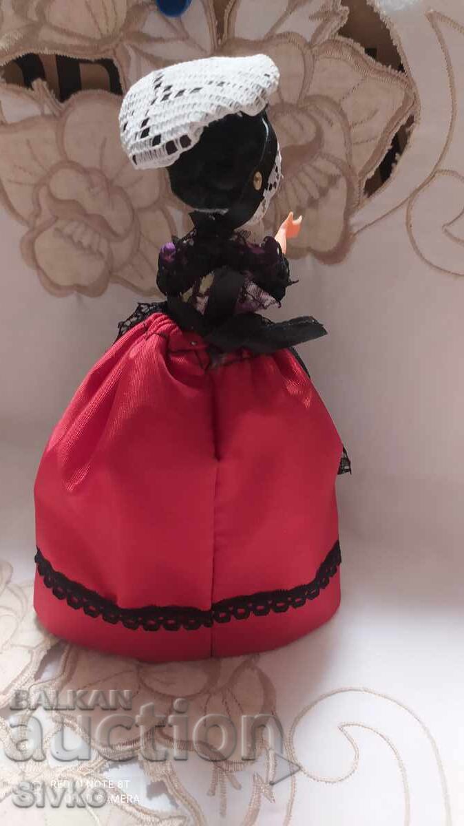 Auction  Figurine of ethnic costume 5