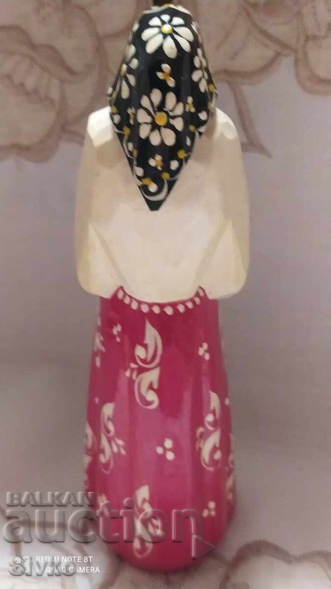 Фигурка етно носия 6 с цена 0.99 лв. | € 0.51