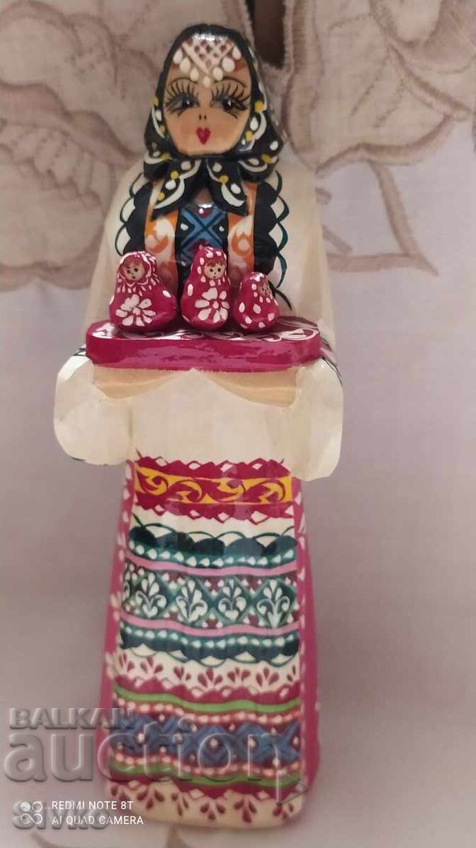 Фигурка етно носия 6