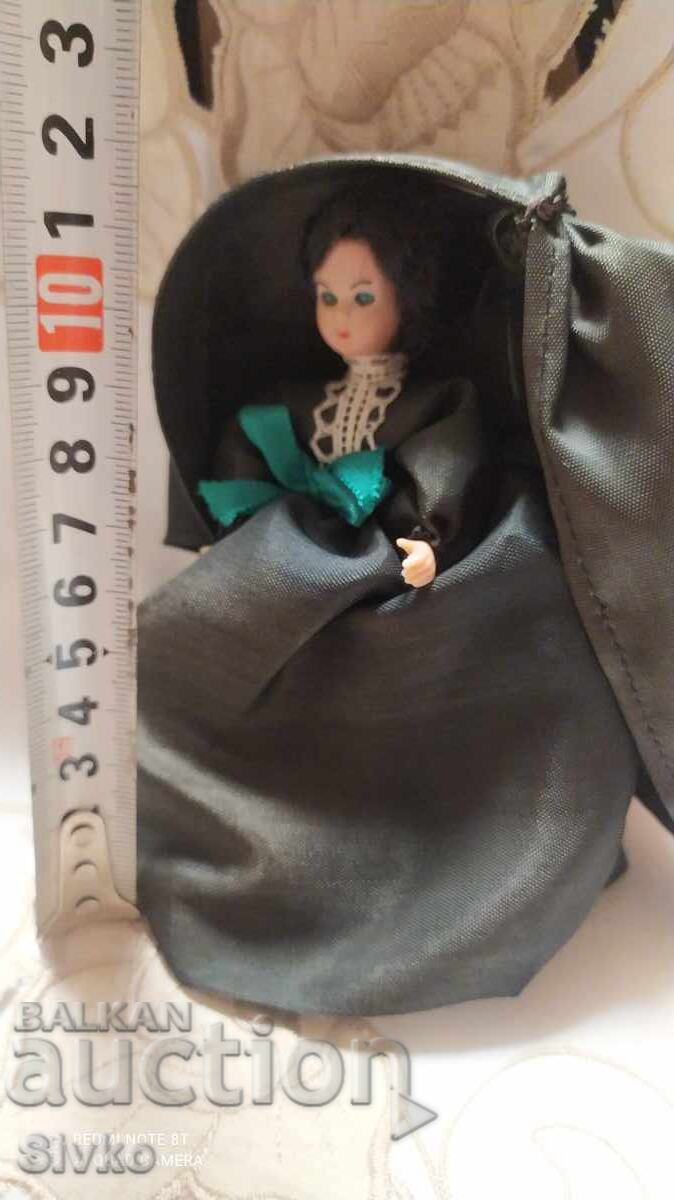 Аукцион Фигурка етно носия 8