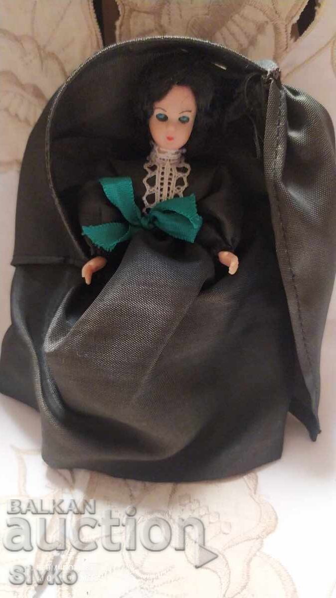 Фигурка етно носия 8