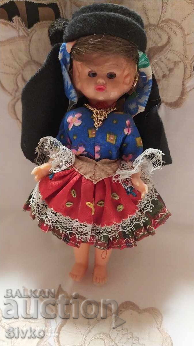 Φιγούρα παραδοσιακής φορεσιάς 9