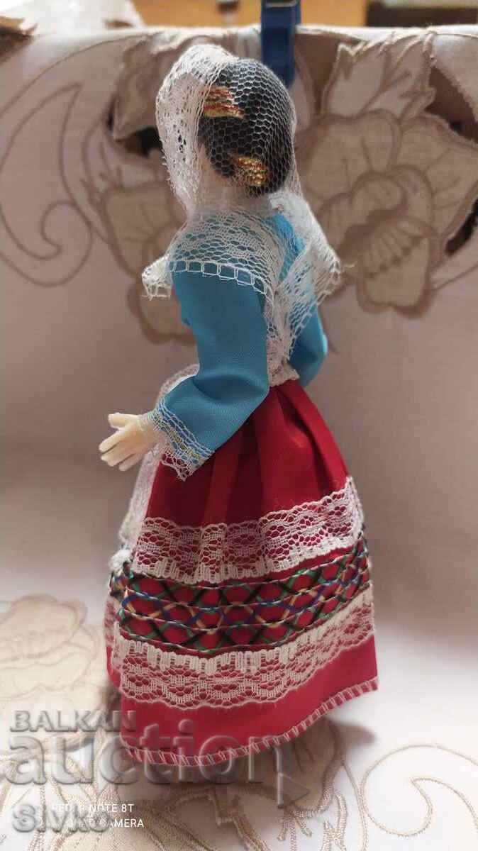 Δημοπρασία Φιγούρα με παραδοσιακή φορεσιά 11