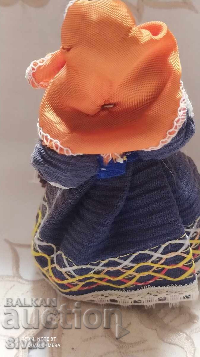 Аукцион Фигурка етно носия 12